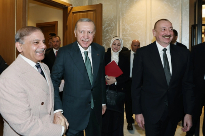 Cumhurbaşkanı Erdoğan, Türkiye-Azerbaycan-Pakistan Üçlü Zirvesi’ne katıldı
