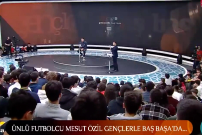 Mesut Özil: Öyle bir dönemde yaşıyoruz ki paranın gücü oluyor. Ne kadar verirlerse versinler…
