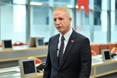 İstanbul Valisi Gül, 112 Acil Çağrı Merkezi’nde görevli personelle bayramlaştı