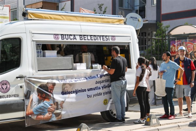 Buca Belediyesi'nden LGS'ye giren öğrenciler ve ailelerine ikram