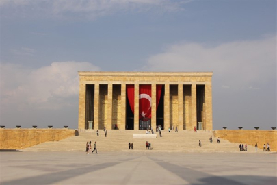 TBMM Başkanı Kurtulmuş’tan Anıtkabir’e ziyaret