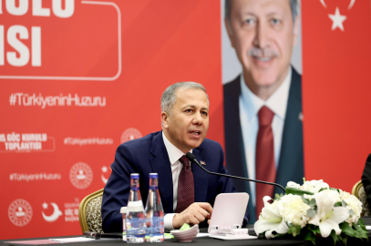 Bakan Yerlikaya'dan yangından etkilenen İzmir'in Suçıktı Köyüne ziyaret