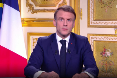 Macron: Fransa, Almanya ve İngiltere İran'a "tam müzakereler" teklifinde bulunacak