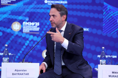 Bakan Bayraktar, "Nükleer Enerji Endüstrinin Küresel Kalkınmadaki Rolü" oturumuna katıldı