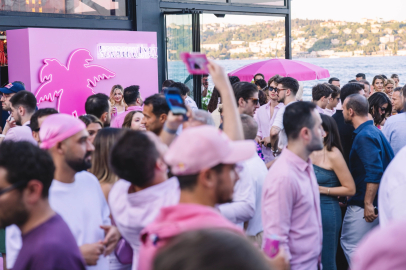 Red Bull Pink Edition Lansmanı Renkli Görüntülere Sahne Oldu