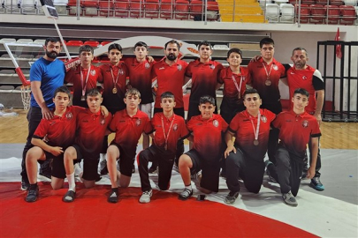 Çorum Belediyesi Spor Kulübü Güreş Takımı'ndan madalya
