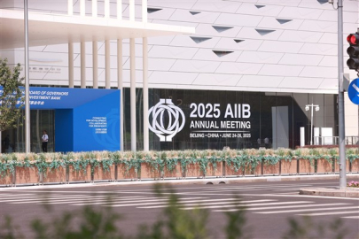 Başbakan Li: AIIB çok taraflı uluslararası işbirliğine örnek oldu