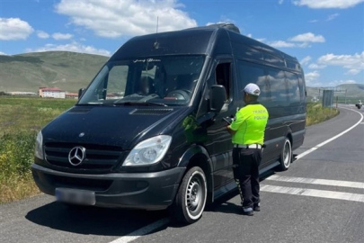 Ardahan’da TIR ve tur araçlarına yönelik denetim gerçekleştirildi