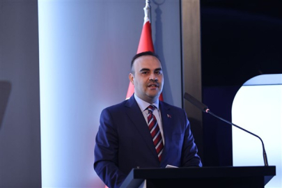 Bakan Kacır, Aliya İzzetbegoviç'i vefat yıl dönümünde andı