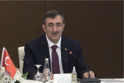 Cevdet Yılmaz, 2025 YKS İstanbul şampiyonlarıyla bir araya geldi