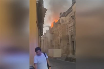 İspanya'da camiden katedrale dönüştürülen binada yangın söndürüldü