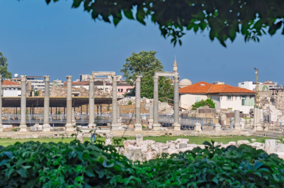 İzmir'de Büyükşehir’den Smyrna Antik Kenti’ne “tarihi Destek”