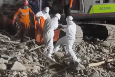 Endonezya'da okul çökmesi sonucu ölü sayısı 54'e yükseldi