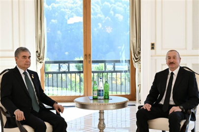 Aliyev, Türkmenistan Halk Maslahatları Başkanı Berdimuhamedov ile görüştü