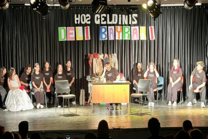 Genç İzmir’den tiyatroseverlere “Deli Bayramı” oyunu