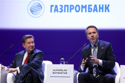 Bayraktar, 14. St. Petersburg Uluslararası Gaz Forumu açılışına katıldı