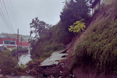 Bulgaristan'da 50 saatlik sağanak yağmurun ardından heyelan sonucu iki ev yıkıldı