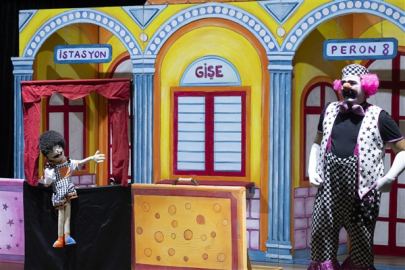 Mersin Şehir Tiyatrosu çocuklar için perdelerini açtı