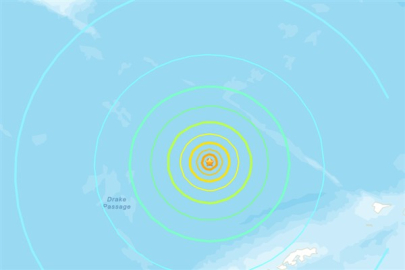 Drake Geçidi'nde deprem