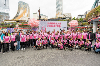 İstanbul'un Caddeleri Pembeye Boyandı