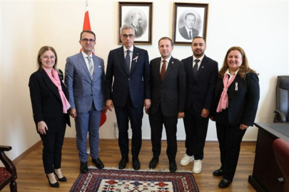 Bursa Kanserle Savaş Derneği’nden Bakan Memişoğlu’na ziyaret