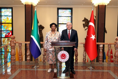 Bakan Güler, Güney Afrikalı mevkidaşı ile görüştü