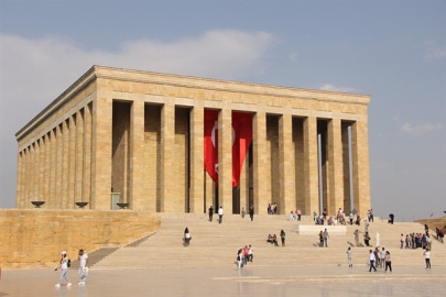 Ankara Valisi Şahin, Muhtarlar heyetiyle Anıtkabir'i ziyaret etti