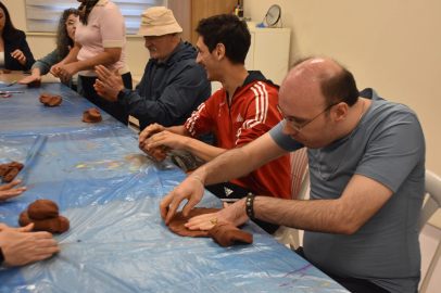 Singapurlu Art Terapist’ten Engelliler ve Ailelerine Sanatla Terapi