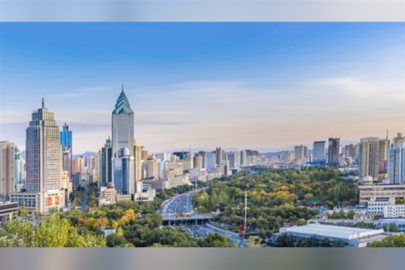 Xinjiang Uygur Özerk Bölgesi Halk Meclisi Daimi Komitesi Başkanı, İİT heyetini kabul etti