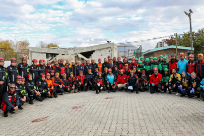 Van depremi yıl dönümünde tatbikat düzenlendi