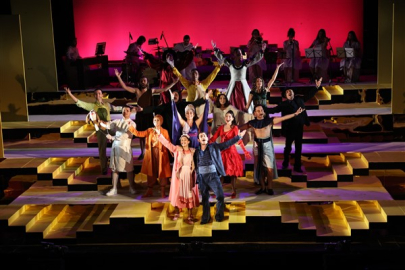 Nilüfer Kent Tiyatrosu’ndan “Lüküs Hayat” ile sezon açılışı