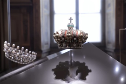 Louvre Müzesi'nden mücevher hırsızlığıyla ilgili iki kişinin tutuklandığı bildirildi