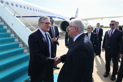 Bakan Güler, Birleşik Krallık Başbakanı Starmer’ı askeri törenle karşıladı