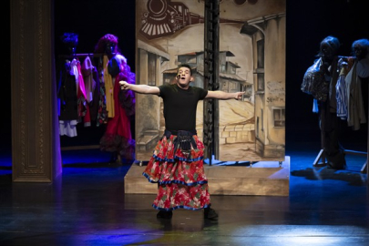 ‘Eyvah Nadir’ oyunu seyirciyle buluştu