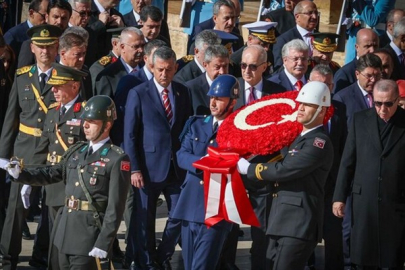 CHP Genel Başkanı Özel, Anıtkabir'de