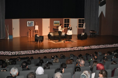 “Eyvah Yine Karıştı” komedi oyunu sahnelendi