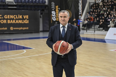 Bakan Bak, milli sporcuları ziyaret etti