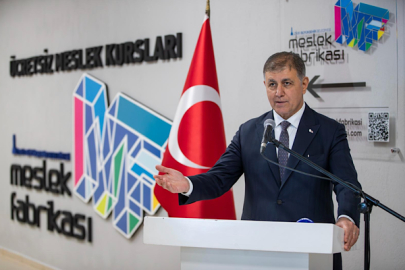 İzmir’de meslek fabrikası kurs merkezi açıldı