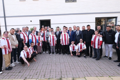 İnegölspor öğrencilere forma dağıttı