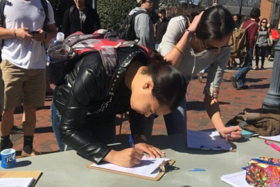 Anket: Batılı seçmenlerin neredeyse yarısı demokrasinin işlevsizleştiğini düşünüyor