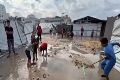 Gazze'de sel nedeniyle binlerce çadır yıkıldı