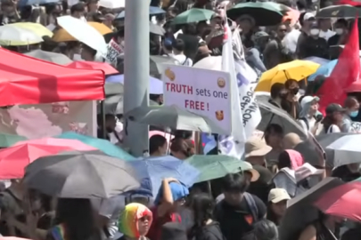 Filipinler'de gençlerin öfkesi büyüyor: Yüz binlerce kişi sokaklarda