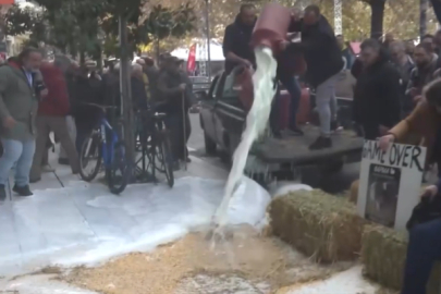 Yunanlı çiftçiler, yol ablukalarıyla protestolarını tırmandırıyor