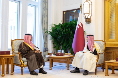 Al- Thani, Suudi Arabistan’ın Katar Büyükelçisi Al-Saud ile görüştü