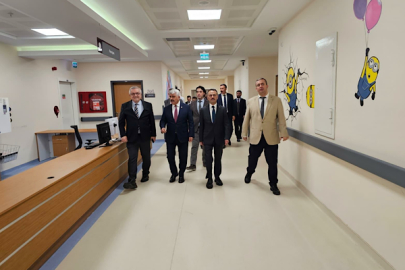 Vali Aktaş’tan Gölcük’te sağlık kurumlarına ziyaret