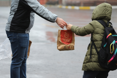 İBB, öğrencilere yönelik desteklerini sürdürüyor
