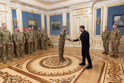 Zelenski, Ukrayna Devlet Özel Ulaştırma Servisi personeline nişan takdim etti