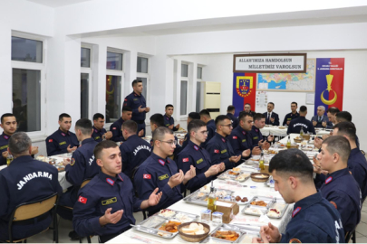 Kocaeli Valisi Aktaş, jandarma erlerle bir araya geldi