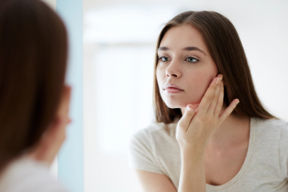 Yüzdeki Şişkinlik Ödem mi, Yanlış Cilt Bakımı Rutini Sonucu mu?