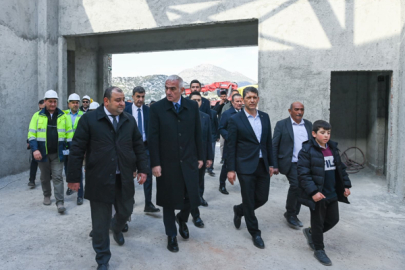 Bakan Ersoy, İbradı'da iftarda vatandaşlarla buluştu